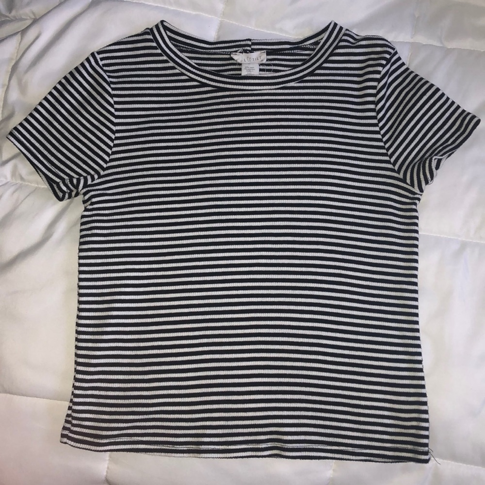 black and white crop top
